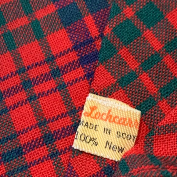 Lochcarron of Scotland Ross Plaid Tartan Pattern Tie Red Green 100% Wool - Picture 3 of 5